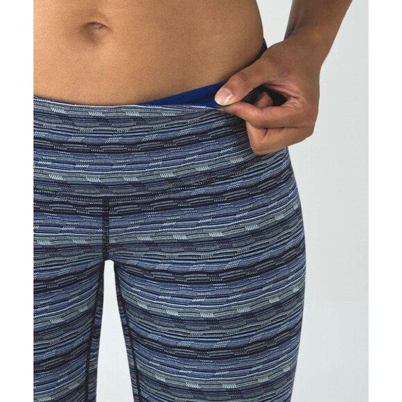 Lululemon Wunder Under Crop III Size 4 Space Dye Twist Sapphire Blue Multi - Picture 7 of 8